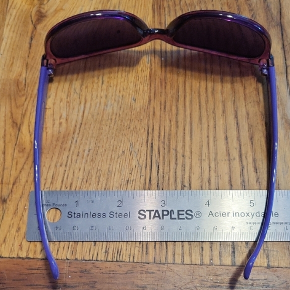Foster Grant Purple Sunglasses - Picture 6 of 6